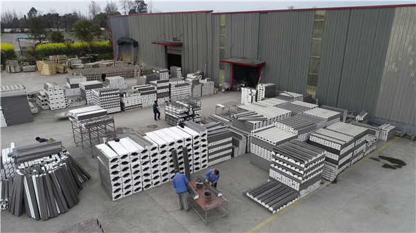 廠區(qū)后門(mén)